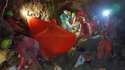 إنقاذ مستكشف كهوف عالق على عمق 120 مترًا في إيطاليا