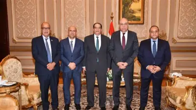 وزير الطيران يعلن تطوير مقصورة 19 طائرة بمصر للطيران وخطة توسع الأسطول