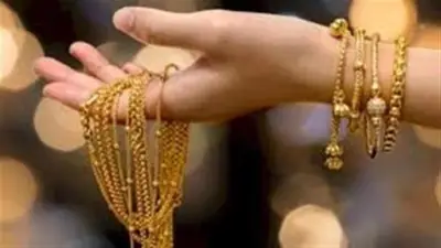 الذهب يواصل التراجع: عيار 21 يسجل 6215 جنيهاً في السوق المصرية