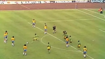ركلة حرة للبرازيل هددت حياة 22 لاعباً: حكاية إيلونجا صاحب أغرب لقطة في تاريخ كأس العالم
