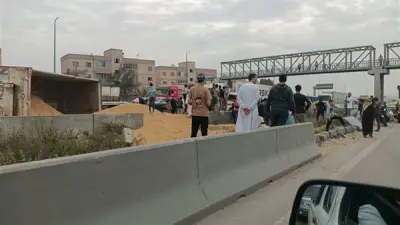 إصابة 3 عمال إثر سقوطهم من سيارة ربع نقل بالسنبلاوين