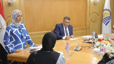 محافظ قنا يناقش 301 شكوى ويوجه بحلول عاجلة في لقاء جماهيري
