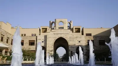 الجامعة الأمريكية بالقاهرة تعلن عن 42 وظيفة شاغرة لأعضاء هيئة التدريس