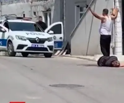 أم لـ5 أطفال تتعرض للطعن على يد زوجها في الشارع بتركيا