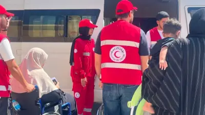 الهلال الأحمر يستقبل الدفعة 51 من المصابين الفلسطينيين على معبر رفح