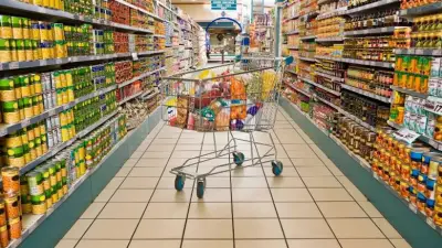طبق البيض بـ80 جنيهاً.. عروض وتخفيضات على السلع في السلاسل التجارية