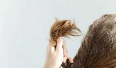 كيف تتخلصين من كابوس تقصف الشعر؟ إليك 9 نصائح من ذهب