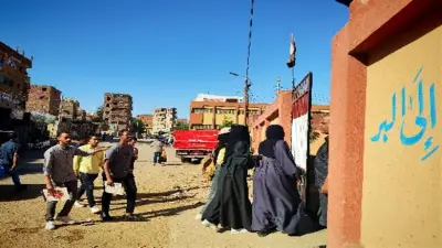 طلاب دبلوم التجارة المتقدمة بأسوان يختتمون الامتحانات بمادة الاقتصاد في أجواء من الفرح