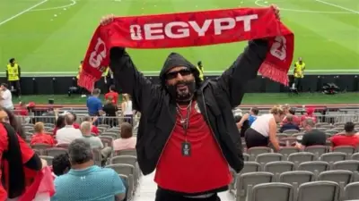 أحمد سعد يغني للمنتخب بعد الفوز على نيوزيلندا: إيه صلاح الحلو ده؟