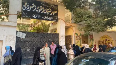 توافد طالبات الثانوية الأزهرية بالهرم لأداء امتحان الفيزياء وسط دعوات الأمهات