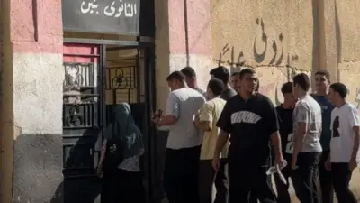 لحظة دخول طلاب الثانوية الأزهرية القسم العلمي لامتحان الفقه