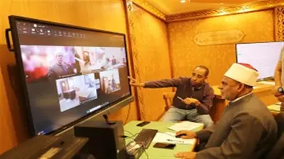 رئيس المعاهد الأزهرية يتابع امتحان الصرف لطلاب العلمي ويطمئن على سيره