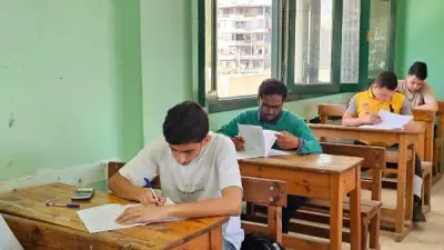 طلاب الأدبي بالثانوية الأزهرية يؤدون امتحان اللغة الأجنبية الأولى اليوم