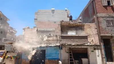 الإسكندرية تواصل إزالة العقارات الآيلة للسقوط.. 17 عقارًا بحي غرب
