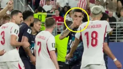 ألميرون أول لاعب يُطرد بسبب قانون تغطية الفم في كأس العالم 2026