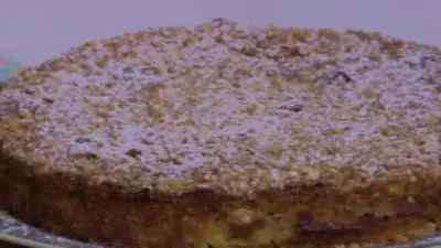 طريقة عمل كيكة التفاح مع الكرامبل بمذاق لا يقاوم في المنزل