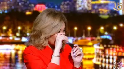 مريم أمين تبكي على الهواء في أولى حلقات برنامج 