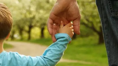 أستاذ علم اجتماع: الأسرة وحدة أساسية لبناء الأفراد والمجتمعات ودور الأم لا يُستغنى عنه
