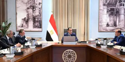 مدبولي يتابع مع محافظ البنك المركزي ووزير المالية توفير السلع وتعزيز الاحتياطي النقدي