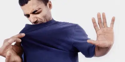 بدون مزيل عرق.. وصفات طبيعية للتخلص من رائحة العرق في الصيف
