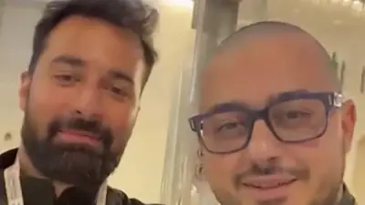 أحمد حاتم ومصطفى عاطف يؤديان مناسك الحج في أجواء روحانية