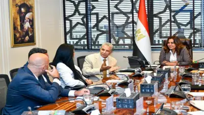 وزيرة التنمية المحلية تبحث مع سيداري تطوير البلوهول بجنوب سيناء