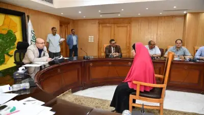 محافظ الفيوم يوجه بتوفير العلاج وصيانة قوقعة أذن لطفلة من ذوي الهمم