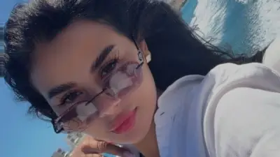 منة عرفة تخطف الأنظار بإطلالة صيفية جذابة على اليخت