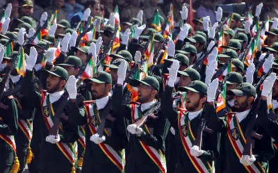 الحرس الثوري يكشف سبب استهداف مقر الأسطول الخامس الأمريكي
