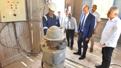محافظ أسيوط يتفقد محطة مياه المعصرة ويشرب من مياهها للاطمئنان على الجودة