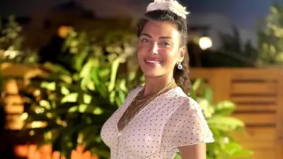 ريهام حجاج تتألق بفستان كاجوال قصير وتبرز رشاقتها في إطلالة عصرية