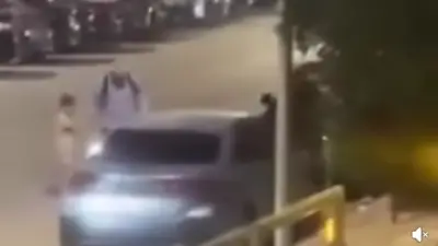 فيديو صادم لفتاة تتعرض للضرب في الشارع وناشطة تطالب بالتحقيق