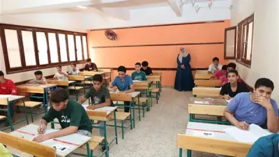 طلاب الإعدادية بالجيزة يؤدون امتحاني الجبر والإحصاء والتربية الدينية اليوم