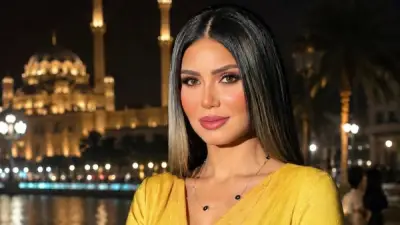 إيناس عز الدين تخطف الأنظار بفستان أصفر أنيق في أحدث ظهور