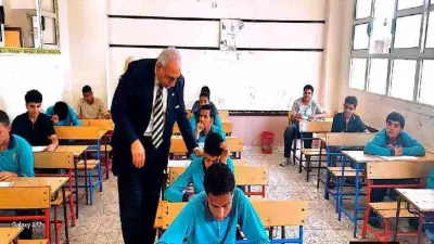 طلاب الإعدادية بالقاهرة يؤدون امتحانات الدراسات والتربية الدينية اليوم