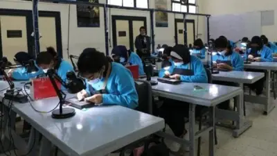 طلاب الدبلومات الفنية يؤدون امتحان الفيزياء واللغة الإنجليزية والدراسات