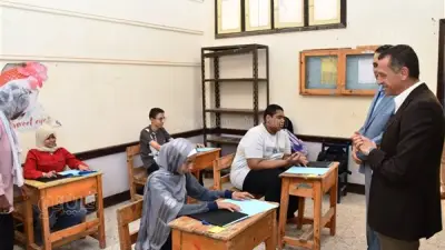 محافظ أسوان يتفقد لجان الإعدادية ويوجه بتكثيف النظافة وتوفير الأجواء الملائمة
