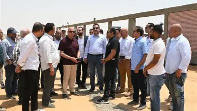 نائب وزيرة الإسكان يتفقد مشروعات المرافق بالعاشر من رمضان ويوجه بتسريع التنفيذ