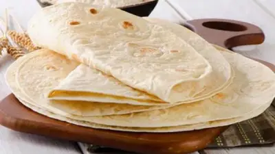 طريقة عمل الخبز السوري (خبز البيتا) في المنزل بخطوات سهلة