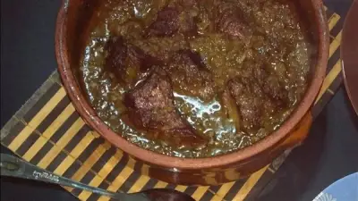 طريقة عمل طاجن لحمة بالبصل لغداء شهي بمذاق غني