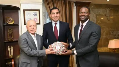 وزير الرياضة يلتقي أمين الكاف بحضور أبو ريدة ويناقش المقر الجديد
