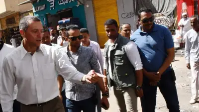 محافظ أسوان يتفقد شارع السودانية ويوجه بإزالة الإشغالات والالتزام بخطوط التنظيم