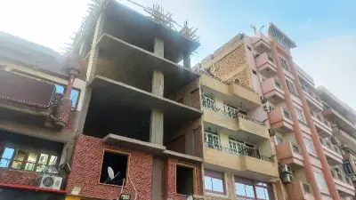محافظ أسوان يوجه بإزالة بناء مخالف وإشغال رصيف بطريق السادات