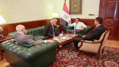 وزير الصحة يبحث مع مجدي يعقوب أحدث تطورات علاج القلب بالخلايا الجذعية
