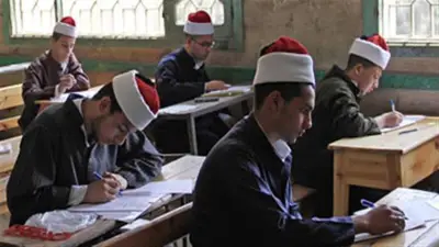 طلاب العلمي يؤدون امتحان الرياضيات البحتة بالثانوية الأزهرية اليوم