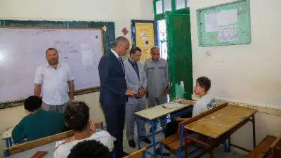 محافظ كفر الشيخ يتفقد سير امتحانات الإعدادية ويؤكد على توفير الأجواء المناسبة