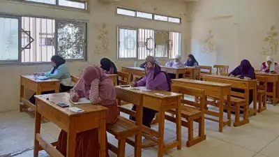 طلاب العلمي بالثانوية الأزهرية يؤدون امتحان الرياضيات البحتة في ثاني أيام الامتحانات