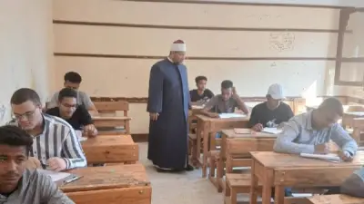 رئيس منطقة أسوان الأزهرية يتابع امتحانات الثانوية الأزهرية في دراو