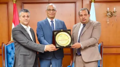 محافظ كفر الشيخ يناقش خطة القافلة الطبية المجانية الشاملة