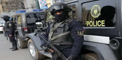 القبض على شخص تعدى على زوجته ووالدتها في البحرية